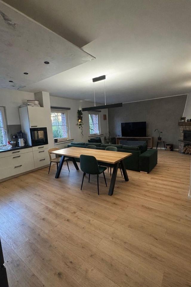 Großzügige 4-Zimmer-Wohnung (112 m²) mit Garten, Garage mit Wallbox, Kamin & Einbauküche – Bild 3