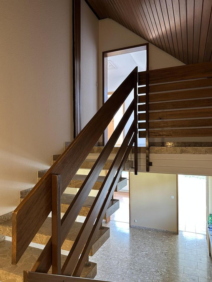 Geräumiges Einfamilienhaus mit schönem Naturgarten und Einzelgarage – Bild 15