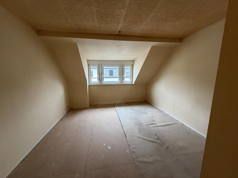 5 Monate keine Miete! Sanierungsbedürftige 3 Zimmer Wohnung zum selbst renovieren! – Bild 4