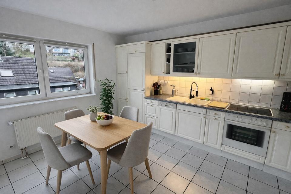 Modern wohnen: 2-Zimmer-Wohnung mit Balkon, Aufzug, Carport & Einbauküche – Bild 10