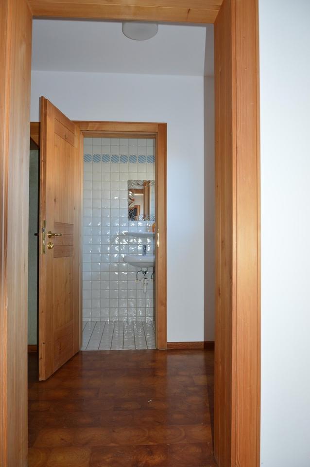 Solides Einfamilienhaus mit großem Grundstück für Gestalter und Familien – Bild 6