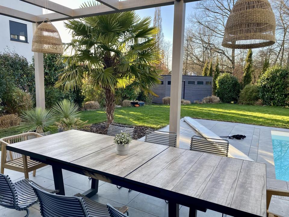 Moderne Stadtvilla mit Pool in Waldrandlage – Bild 5