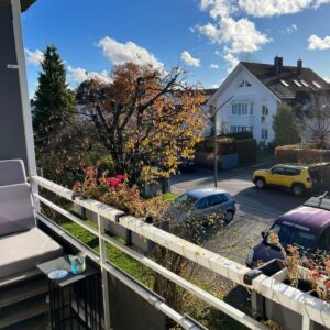 2 Zimmer, Einbauküche, hochwertiges Bad, Südbalkon