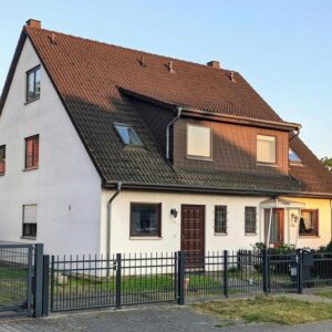 Renovierte Doppelhaushälfte mit Garten in Berlin-Mahlsdorf