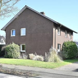 Großes Einfamilienhaus mit großer Garage und Vollkeller in Dülmen provisionsfrei zu verkaufen!