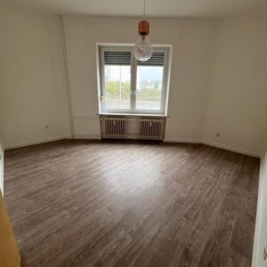 Bezugsfertig! 2 Zimmer Wohnung mit neuer Küche, frisch renoviert u. stadtzentral
