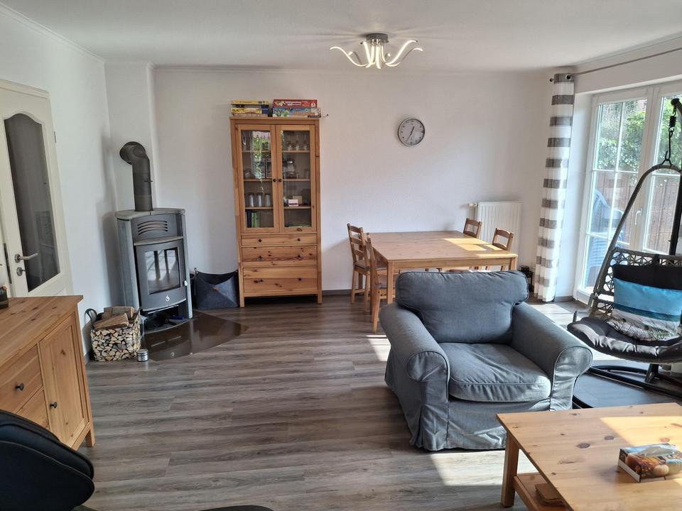 Nahe Ostsee: Gepflegte Doppelhaushälfte mit Kamin, Sauna und Doppelcarport – Bild 3