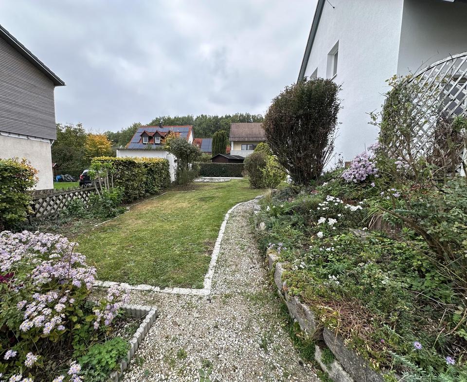 Geräumiges Einfamilienhaus mit schönem Naturgarten und Einzelgarage – Bild 33