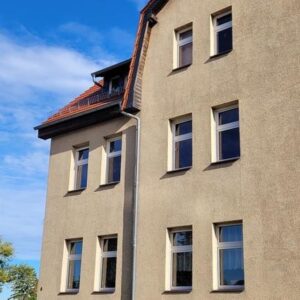 Barrierefrei wohnen in Zweifamilienhaus mit Lift, Garten & Autostellplätze