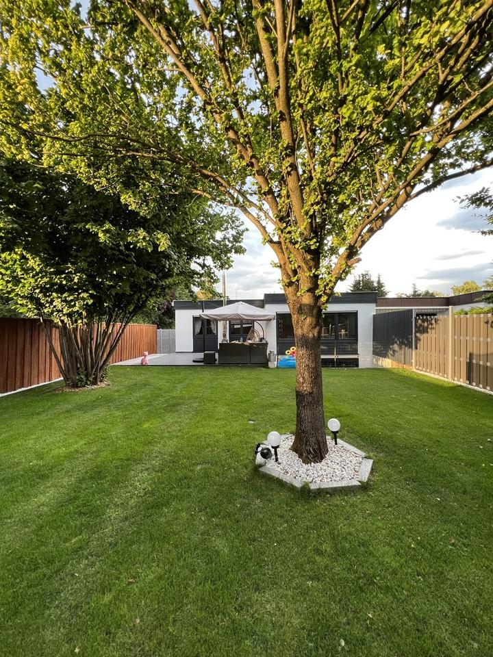 Lichtdurchfluteter Reihenbungalow mit Garten und Sauna in ruhiger Lage – Bild 2