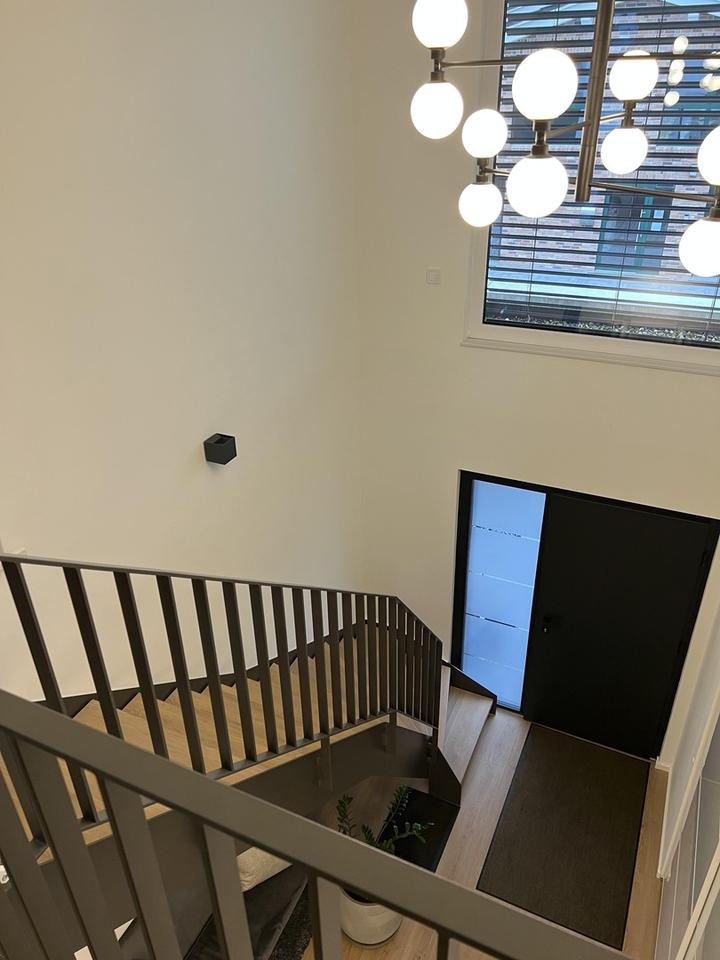 Neuwertiges Einfamilienhaus mit schönem Garten in privater Anliegerstraße – Bild 5