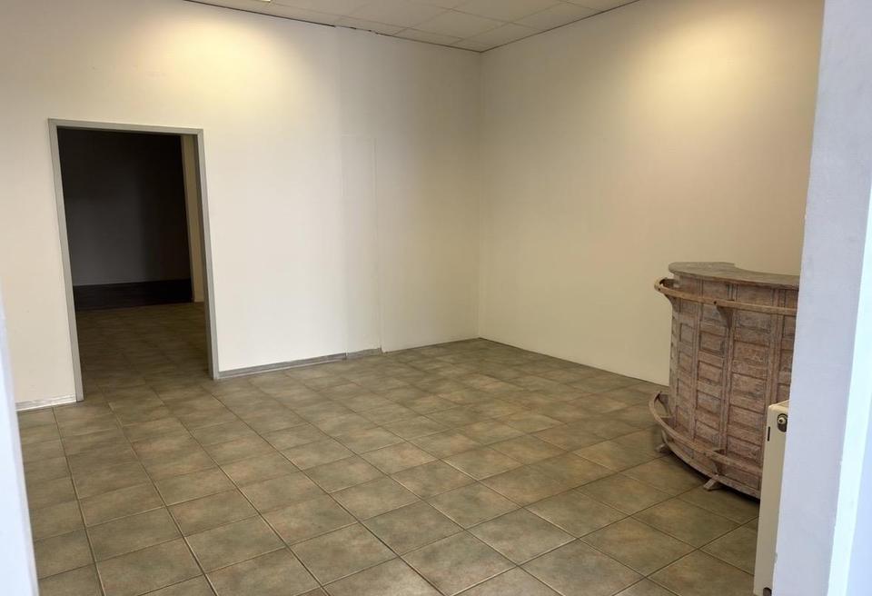 Lager mit Büro und Stellplätzen – Bild 5