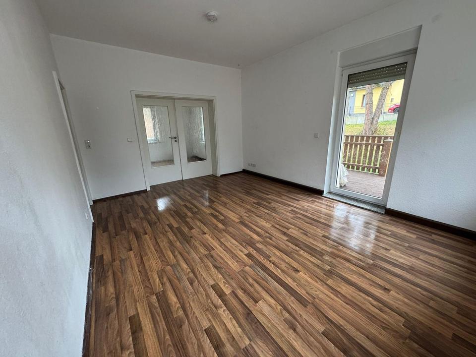 Sonnige 4-Zimmer-Wohnung mit Terasse und großem Garten am Waldrand – Bild 2