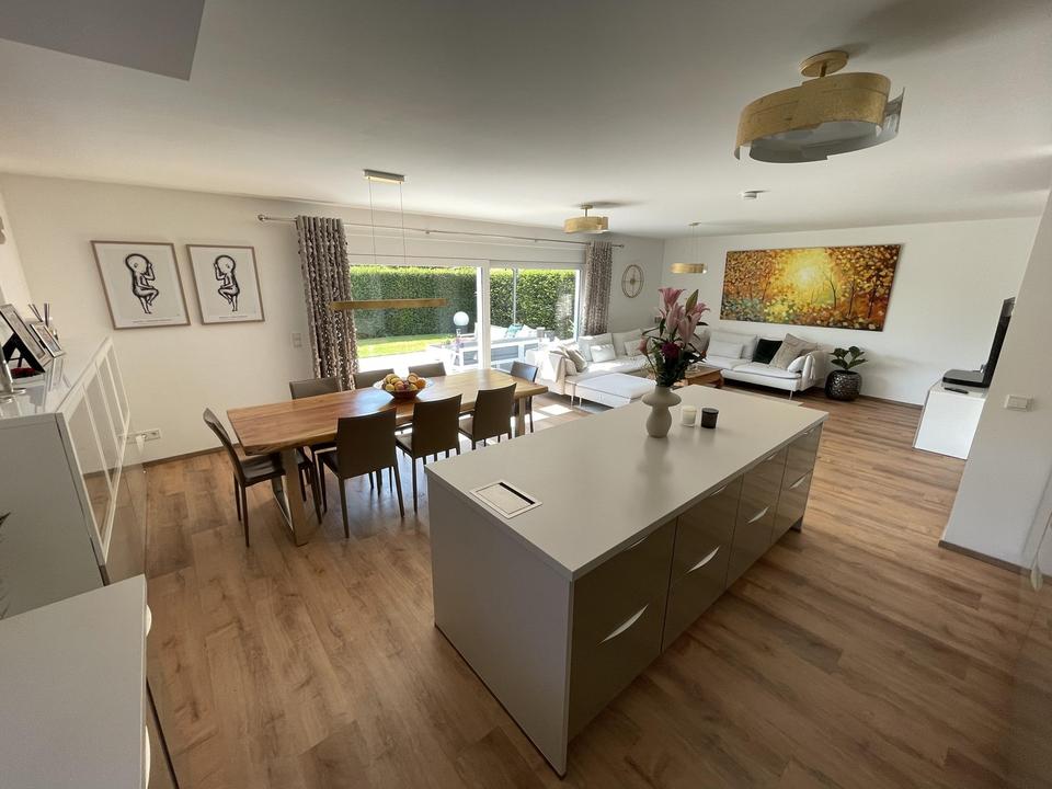 Moderne, neuwertige DHH (Effizienzklasse A) mit Einliegerwohnung - provisionsfrei – Bild 15