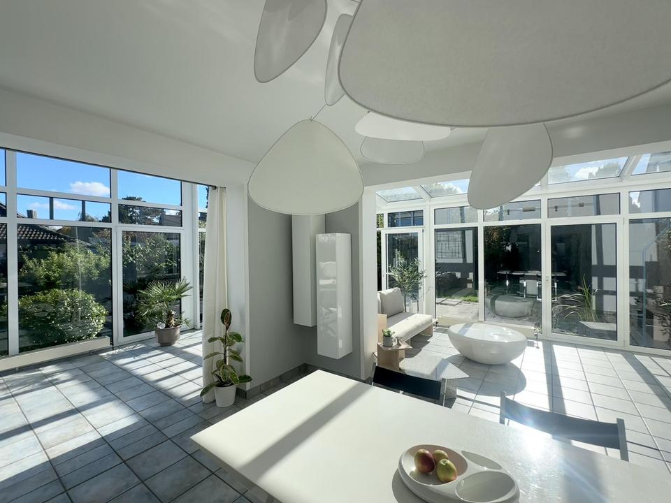 Lichterfülltes Haus mit modernem Wintergarten und traumhaftem Süd/Ost-Garten mit großer Terrasse – Bild 6