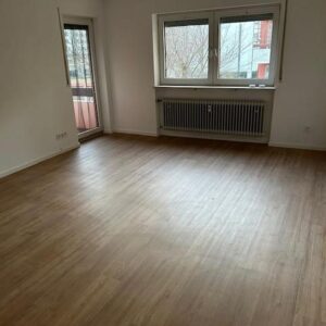 Renovierte 4 Zimmer Wohnung mit Balkon und Stellplatz in Weiden Ost