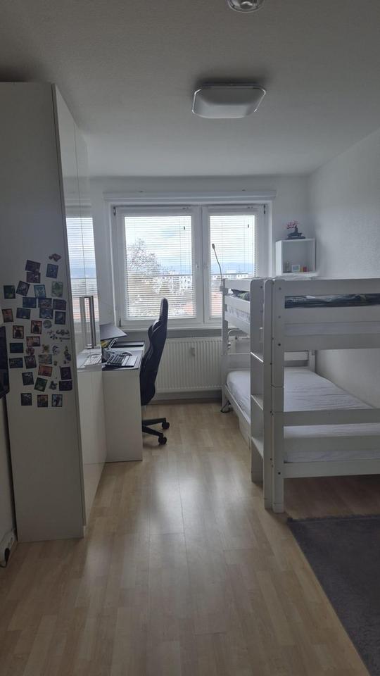 Helle 4 Zimmer Wohnung mit Balkon – Bild 8