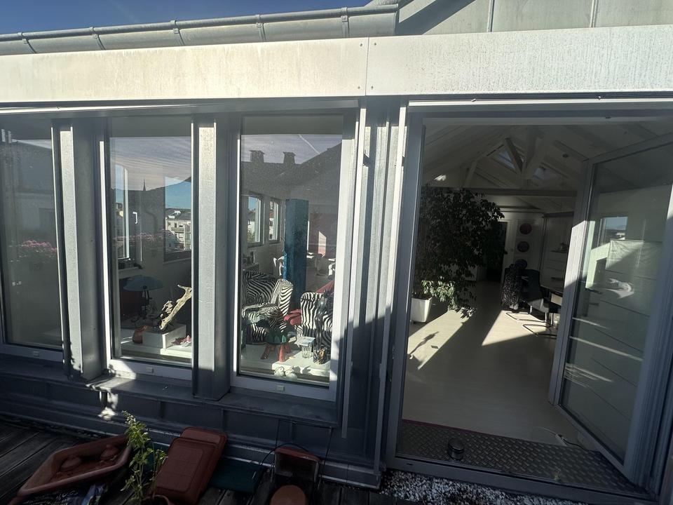 Penthouse in Bestlage – privates Treppenhaus (Hauscharakter) & große uneinsehbare Dachterrasse