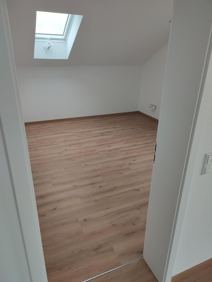 neuwertige Dachgeschosswohnung mit Blick auf die Donau – Bild 2