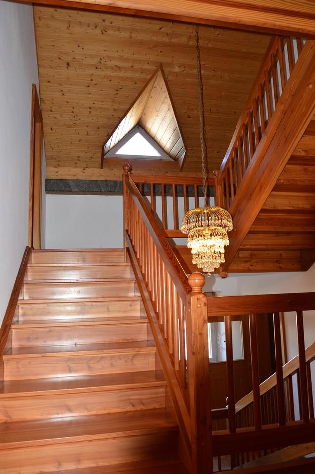 Solides Einfamilienhaus mit großem Grundstück für Gestalter und Familien – Bild 16