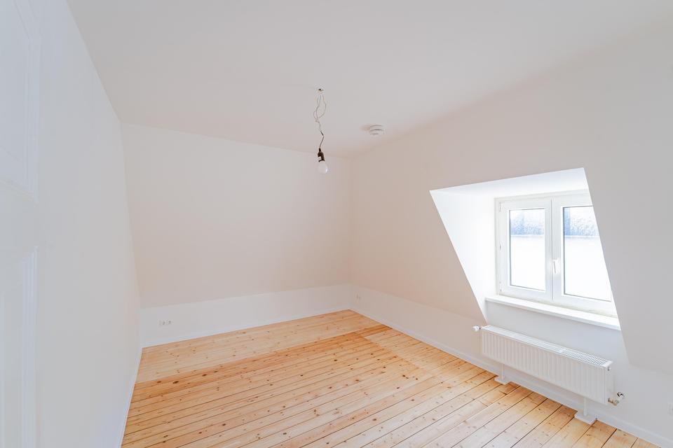 Charmante DG-Wohnung - renoviert, mit neuer EBK und separatem Speicher in Lübeck – Bild 4