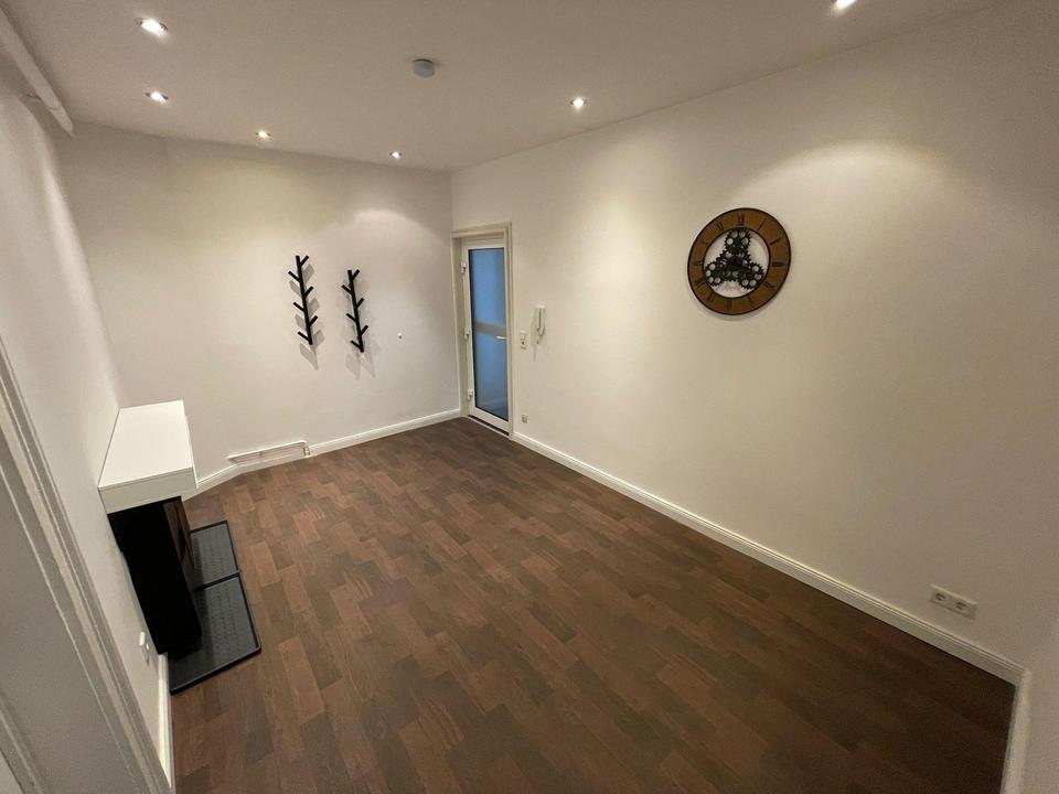 Möbliertes Zimmer in einer Frauen WG, zentral in Wiesbaden Mitte – Bild 2