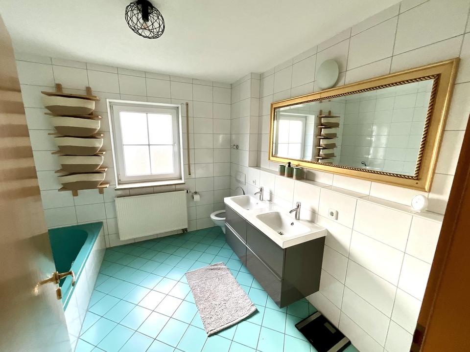 Großzügiges Ein- bis Zweifamilienhaus mt 8.197 qm Grund, PV-Anlage, Wald und Panoramablick – Bild 20