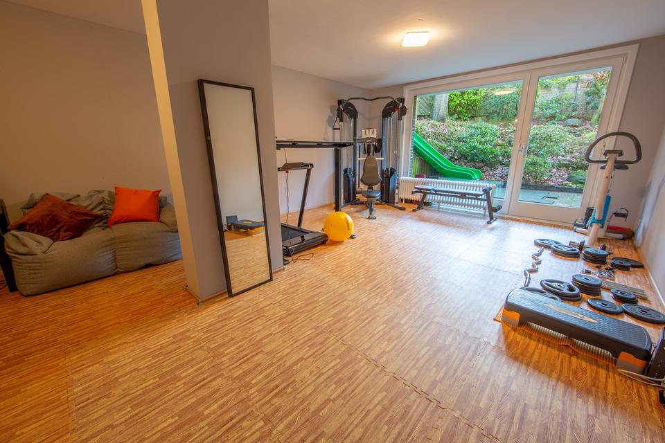 Großzügiges Ein-/Zweifamilienhaus in bester Lage mit tollem Garten – Bild 9