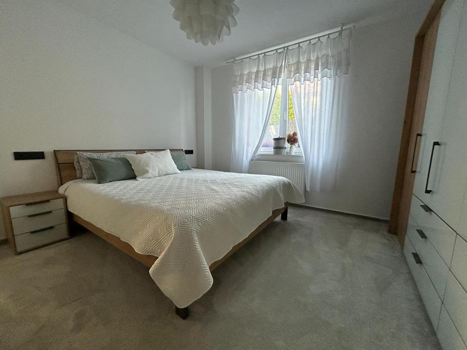 Offene und großzügige 3,5-Zimmer-Wohnung mit Garten & Kamin – Bild 22