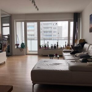 Helle 3-Zimmer-Wohnung mit großem Balkon und traumhaftem Taunusblick