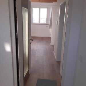 Wohnung im DG, großer Balkon in Westausrichtung, Süd-Gaube, separater Eingang, Glasfaser, Keller