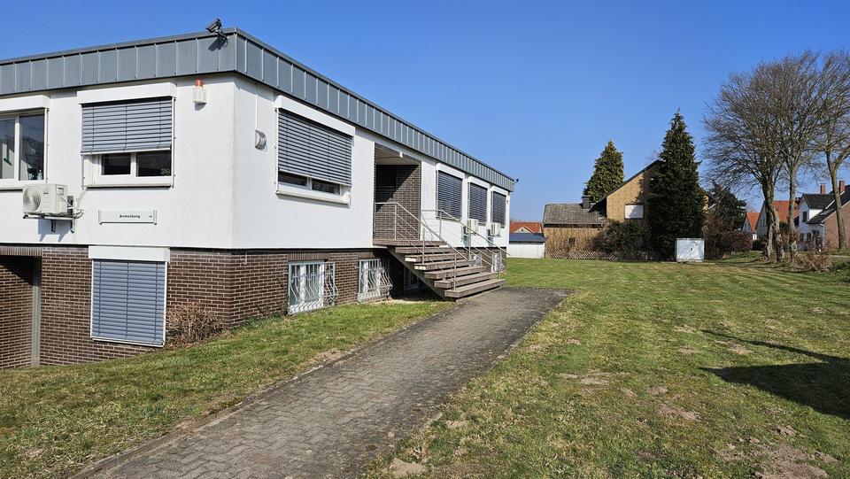 Firmenhalle / Industriehalle mit Bürotrakt – Bild 2