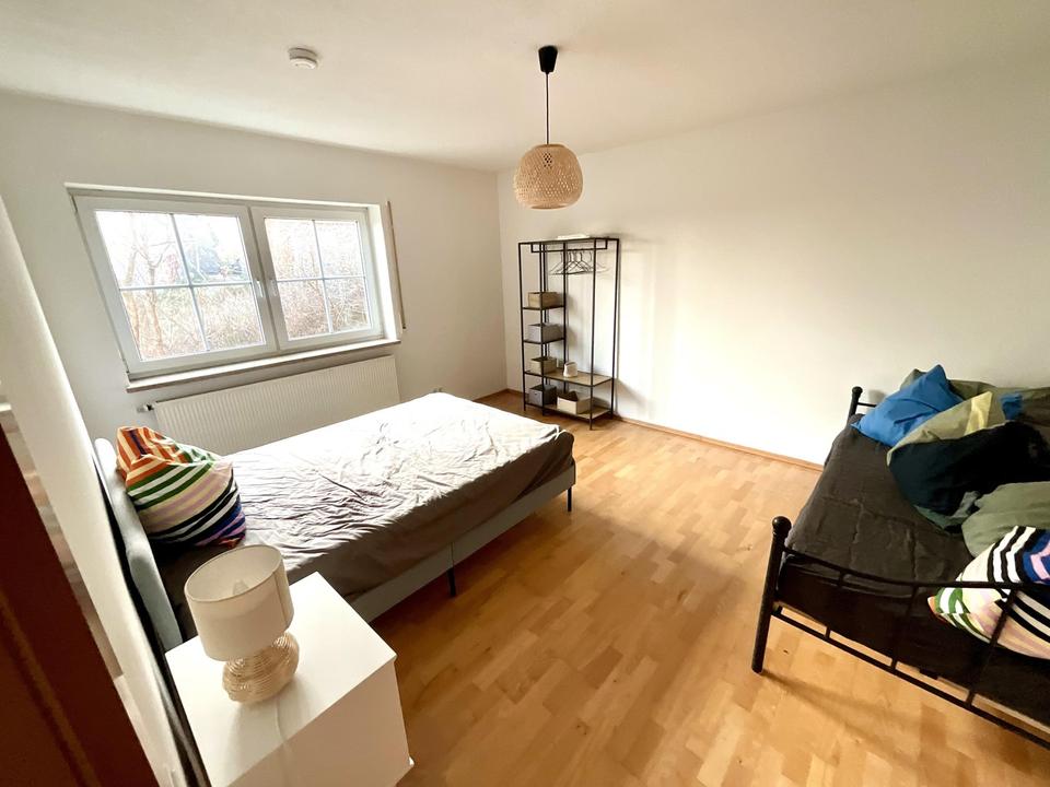 Großzügiges Ein- bis Zweifamilienhaus mt 8.197 qm Grund, PV-Anlage, Wald und Panoramablick – Bild 18