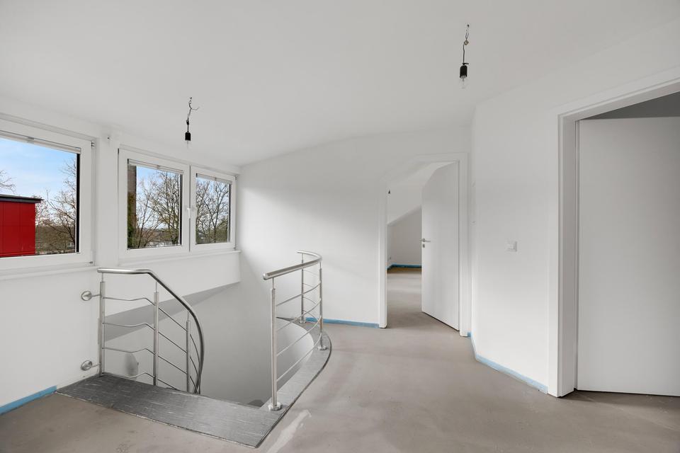 Großzügiges Einfamilienhaus mit 385 m² Wohnfläche und großem Grundstück in Halver – Bild 11