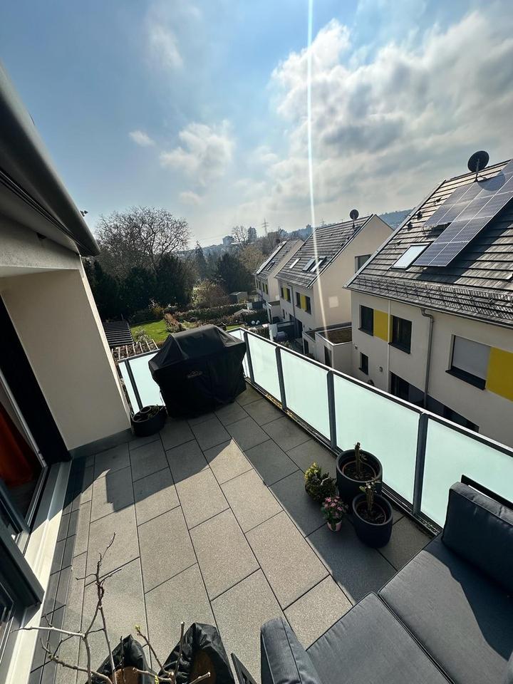 Moderne 4-Zimmer-Maisonettewohnung mit Südbalkon – Bild 3