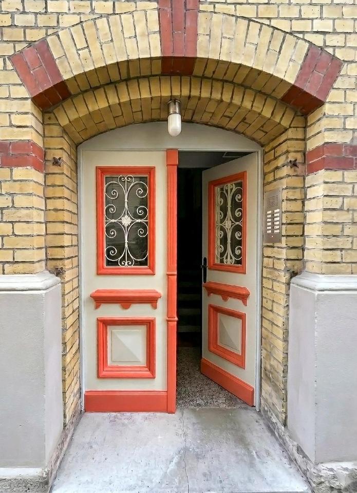 Liebevoll gepflegtes Gründerzeithaus mit 12-Parteien – 720 m²