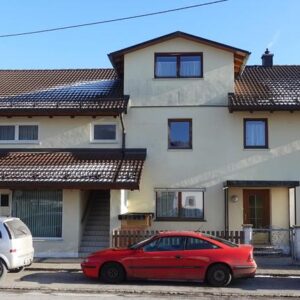 Mehrfamilienhaus mit fünf Wohnungen und einer Gewerbeeinheit in guter Lage
