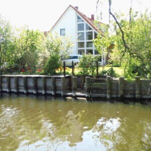 WASSERGRUNDSTÜCK - BOOTFAHREN BIS ZUR OSTSEE