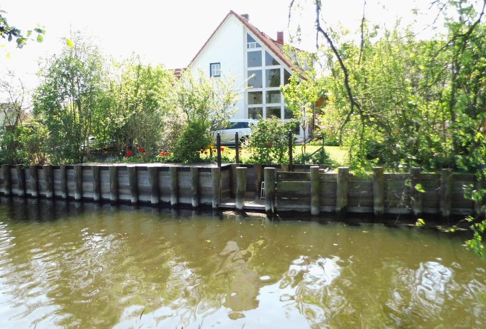 WASSERGRUNDSTÜCK - BOOTFAHREN BIS ZUR OSTSEE