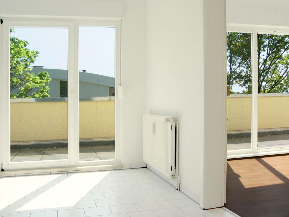 3 Zi Penthouse in bester Lage, sonnig, ruhig, 30qm umlaufende Dachterrasse, 2 Parkplätze – Bild 6