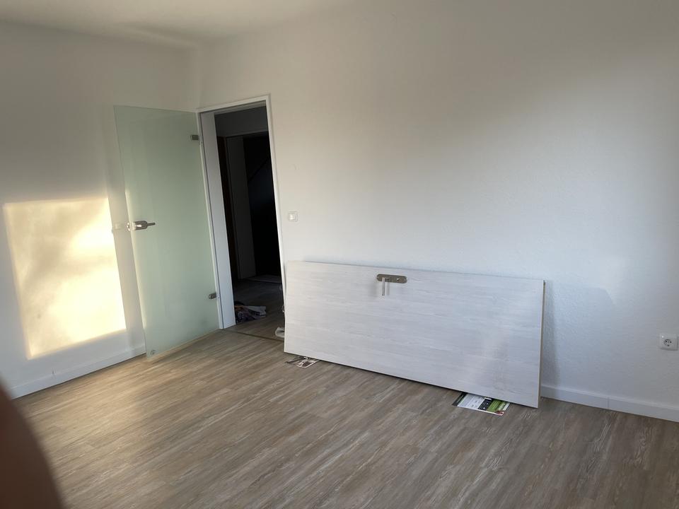 Lichtdurchflutete Wohnung, renoviert, Südbalkon, zentral – Bild 6