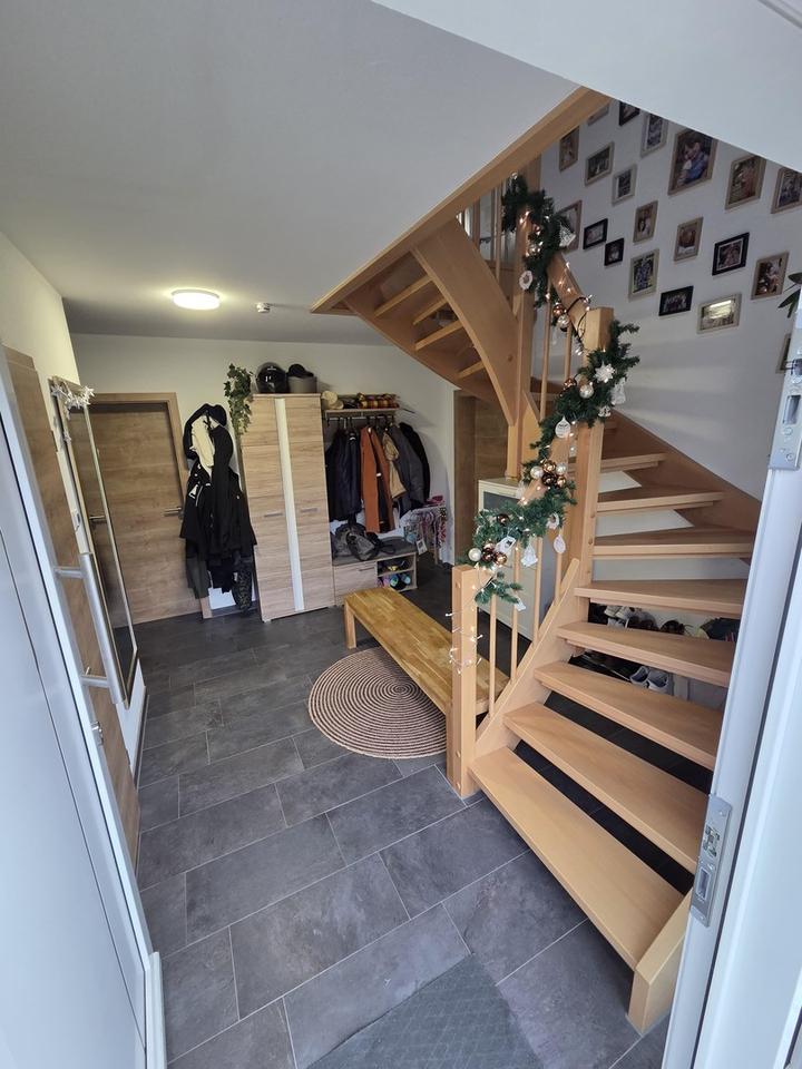 Großzügiges Einfamilienhaus in Massivbauweise mit großem Garten und PV-Anlage - Preis VB – Bild 17