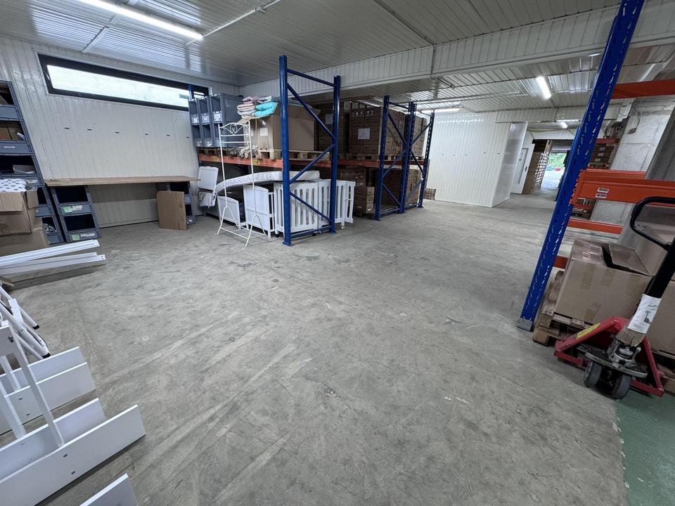 Gewerbehalle mit Rolltor in Seelscheid Gewerbegebiet – Bild 3