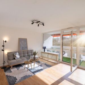 Neu renovierte 2 Zi-Whg m. Balkon voll möbliert mit Schwimmbad