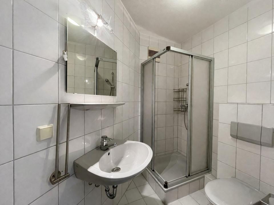 Teilmöblierte schöne 1-Zimmer Wohnung in zentraler, ruhiger Lage – Bild 3