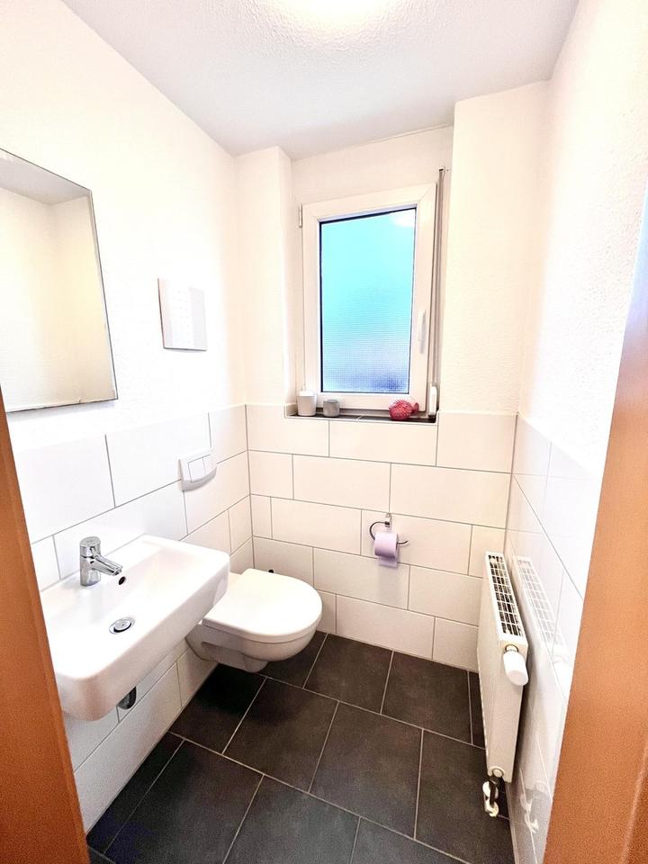 Möblierte 4,5-Zi.-Dachmaisonette mit Galerie, großem Balkon, TG & E-Ladestation – Bild 9