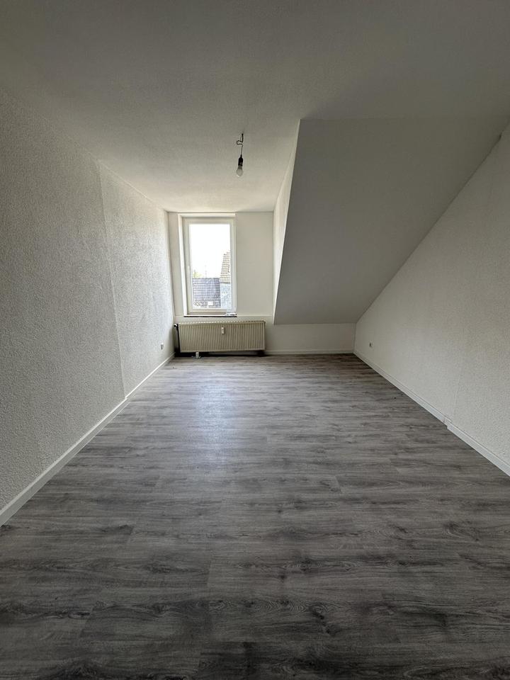 ** Frisch kernsanierte 5-Zimmer-Wohnung im Altbau Dachgeschoss ** – Bild 4