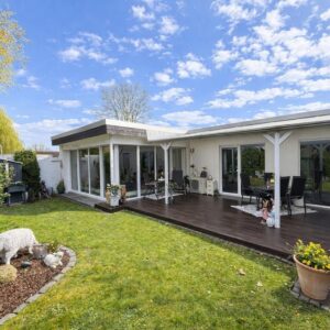 Modernisiertes Einfamilienhaus/Bungalow mit über 285m², Kellerwohnräumen und Stellplätzen