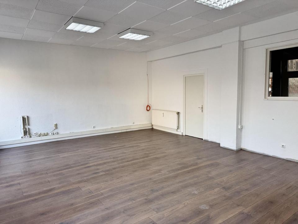 Attraktive Gewerbefläche in Bayreuth – große helle Fensterfront & separater Lagerraum – Bild 3