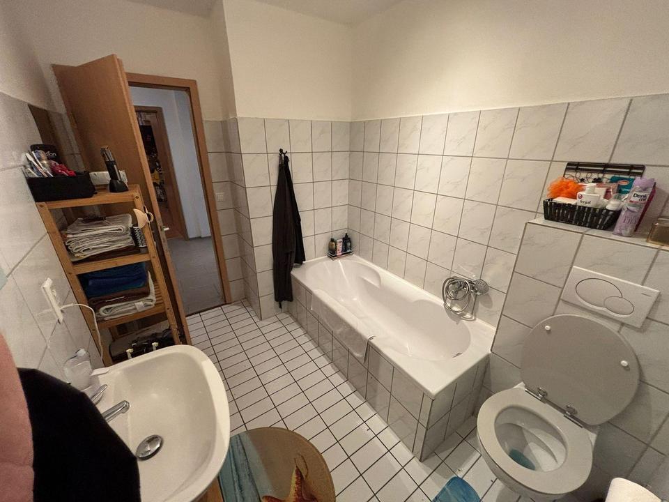 Gepflegte 4-Zimmer-Wohnung inkl. Terrasse und Balkon – Bild 13